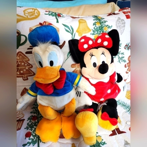 Disney Other - Minnie and Donald plush